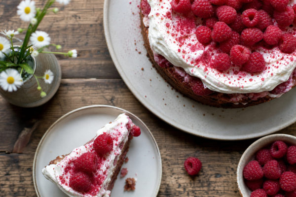 Deserturi cu zmeură: idei aromate pentru prăjituri și creme