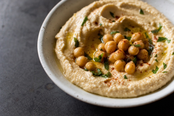 Hummus de casă: rețetă clasică cu năut și tahini