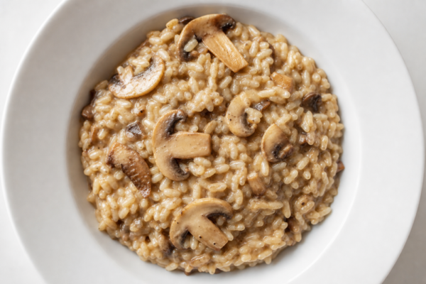Risotto cu ciuperci: rețetă cremoasă și aromată