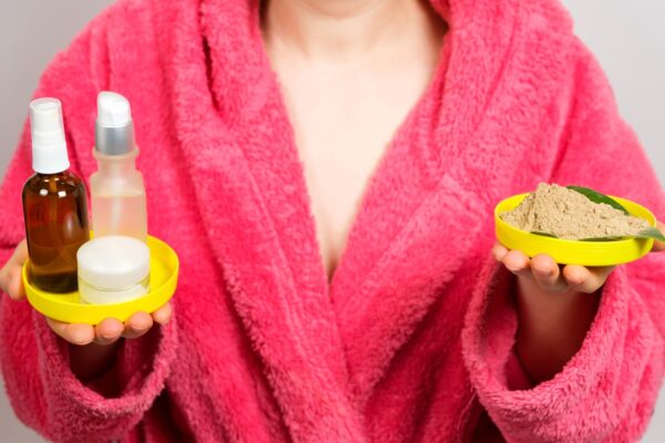 Ten uscat: ce produse și ingrediente ajută la hidratarea pielii