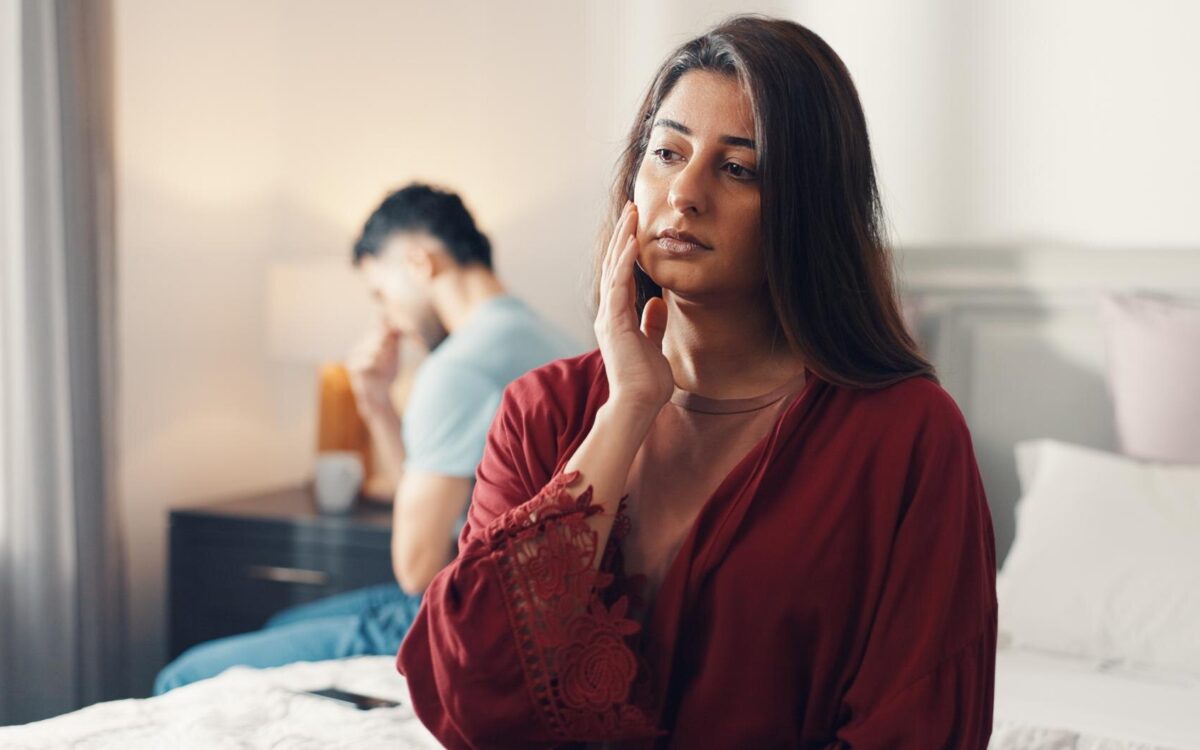 De ce este atât de greu să pleci dintr-o relație despre care știi că nu îți mai face bine
