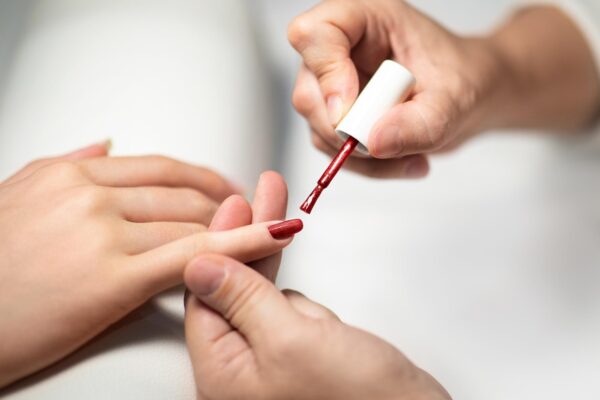 Ce diferență este între un top coat cu uscare rapidă și unul obișnuit