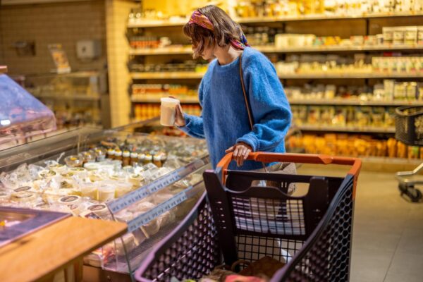 Intoleranță la lactoză: poți consuma iaurt, kefir sau brânză?