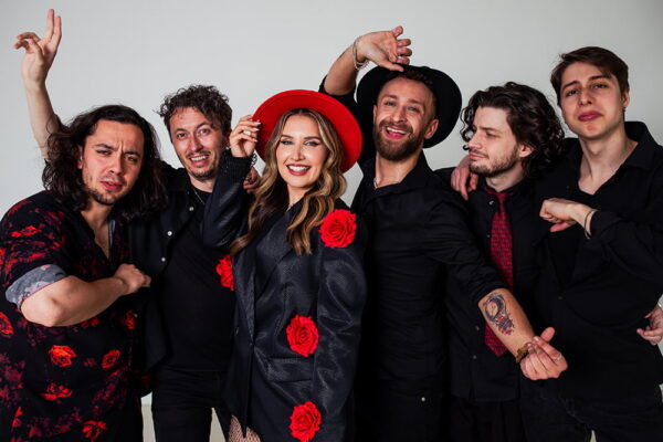 Nicoleta Oancea & Band, formația care aduce atmosfera de concert la nunta ta